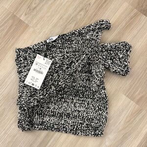 Zara Black and White Asymmetrical Ribbed Crop Top